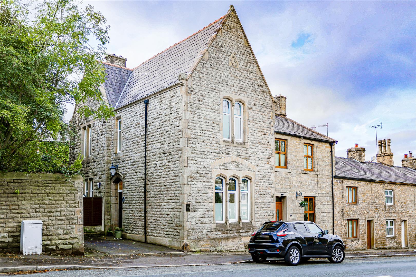 4 Bed End Terrace House For Sale - Main Image